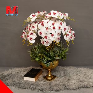 ارکیده مصنوعی سفید با قلب صورتی در گلدان فلزی