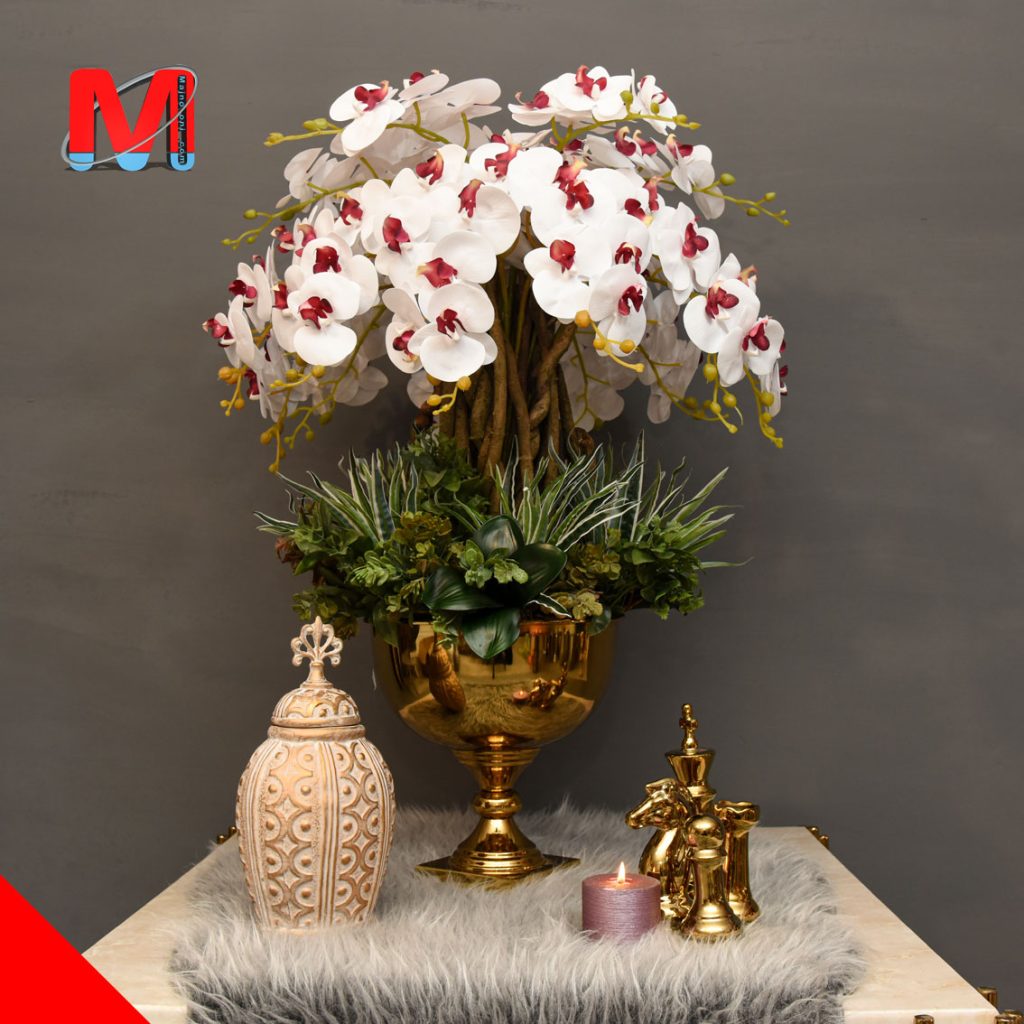 ارکیده مصنوعی سفید با قلب صورتی در گلدان فلزی