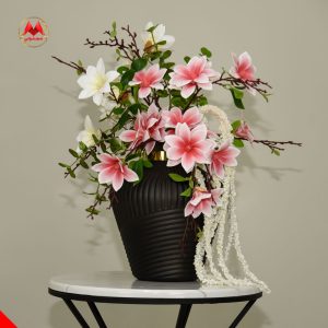 گل مگنولیا مصنوعی صورتی و سفید | اوکالیپتوس و گلدان مشکی
